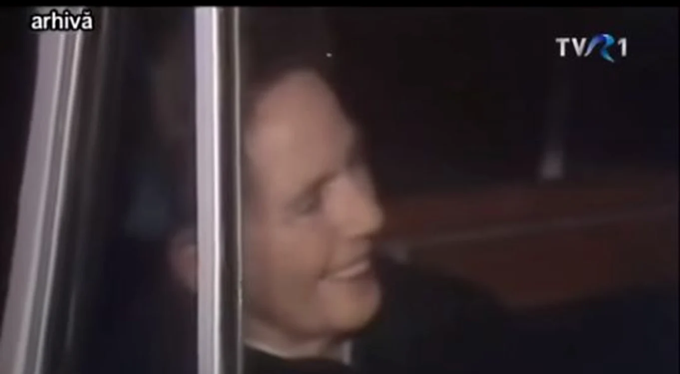 
    Reîntoarcerea în țară a Regelui Mihai și a Reginei Ana, în 1994, a fost un fiascoCaptură: Youtube  