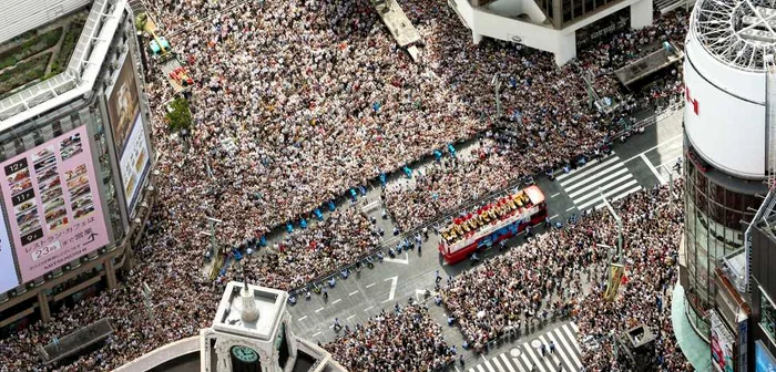 Japonezii şi-au sărbătorit medaliaţii olimpici la revenirea în Tokyo * Foto: Reuters