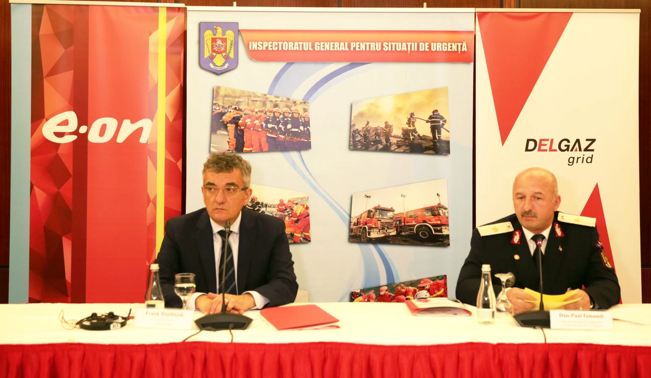 Dan Iamandi, șeful IGSU, și Frank Hajdinjak, directorul general E.on România, au dat sfaturi despre cum pot fi evitate incendiile. Cele două instituții au încheiat de șase ani parteneriatul ”Împreună pentru siguranță”