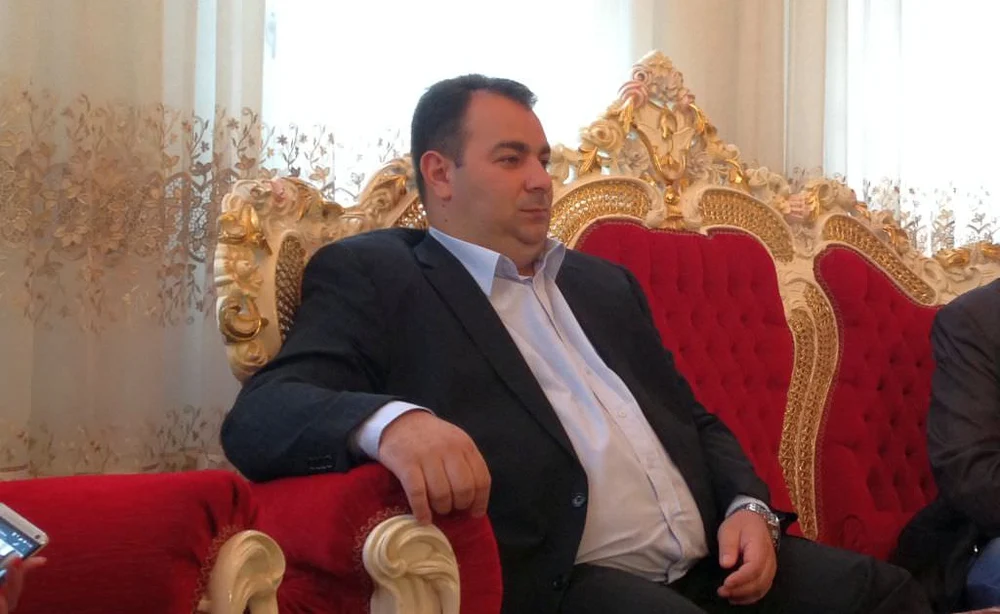 Scandal uriaș în familia Regelui Cioabă: fiul minor s-a logodit cu o fată de 14 ani. A cumpărat-o cu zece galbeni