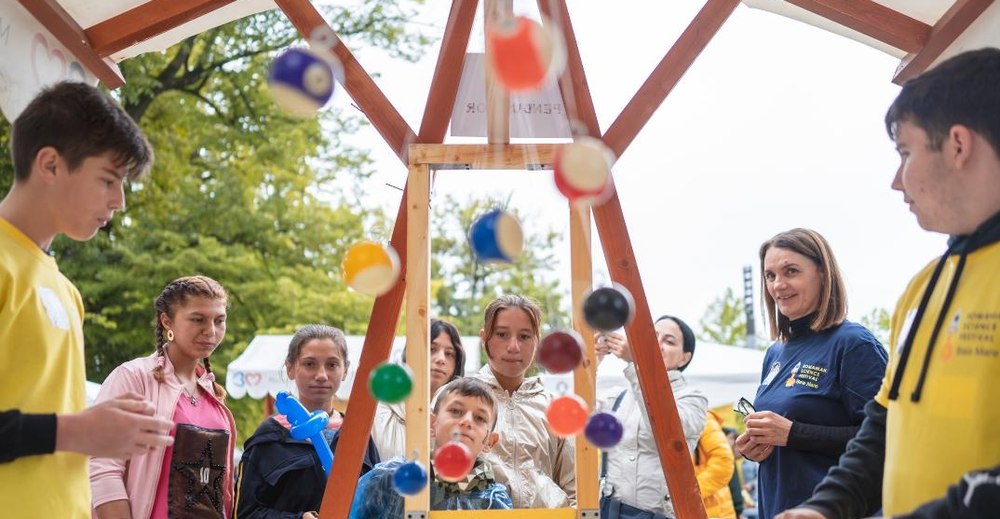 Festival dedicat științei, în Argeș și Maramureș. Experimente interactive pentru atragerea copiilor către descoperire VIDEO