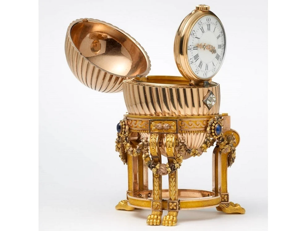Al treilea ou imperial oferit de împăratul Alexander III împărătesei Maria Feodorovn, în 1887, realizat de August Holmström pentru Fabergé, 1886