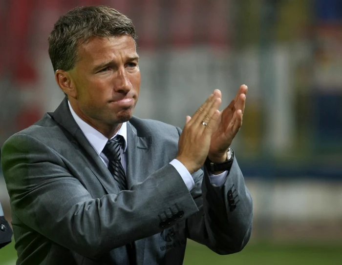 
    Dan Petrescu  