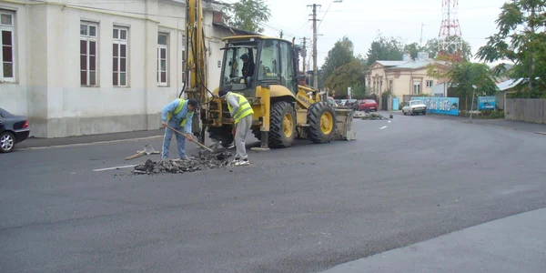 Strada Stadionului s-a transformat, din nou, într-un şantier (foto: Lili Maxim) 