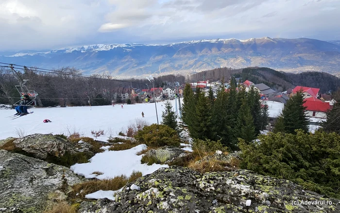 VIDEO Mai au viitor investițiile în stațiunile montane de iarnă? Straja, locul care caută să se reinventeze în lipsa zăpezii