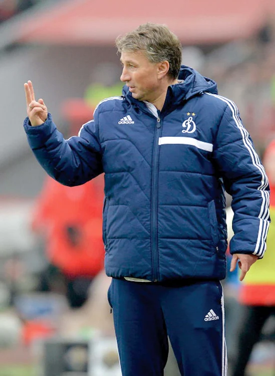 
    Reghecampf are salariu mare doar pe hârtie, căci în realitate nu a primit nici un ban. Victor Piţurcă e plătit parcă în concordanţă cu succesele obţinute pe banca celor de la Al-Ittihad  