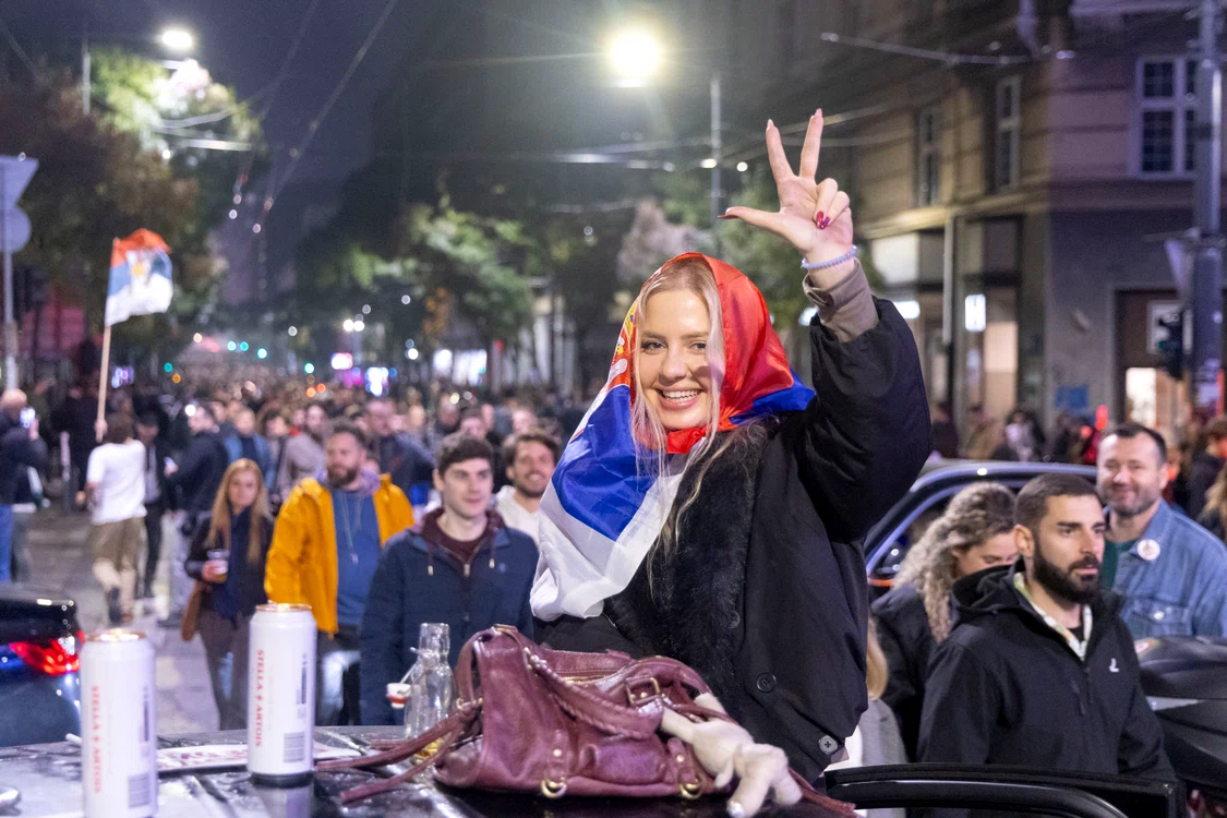 Sârbii au sarbătorit în stradă victoria Listei Sudentilor în alegerile legislative
