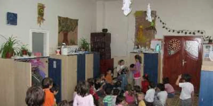 Copiii de la grădiniţa nr.16 se pregătesc de servare