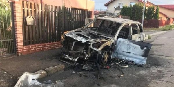 masina incendiata 
