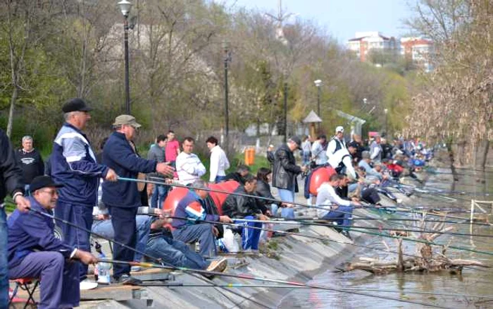 Nu, nu este un concurs de pescuit. Foto Marius Mototolea