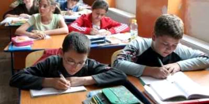 La concurs au participat 215 elevi din şase judeţe