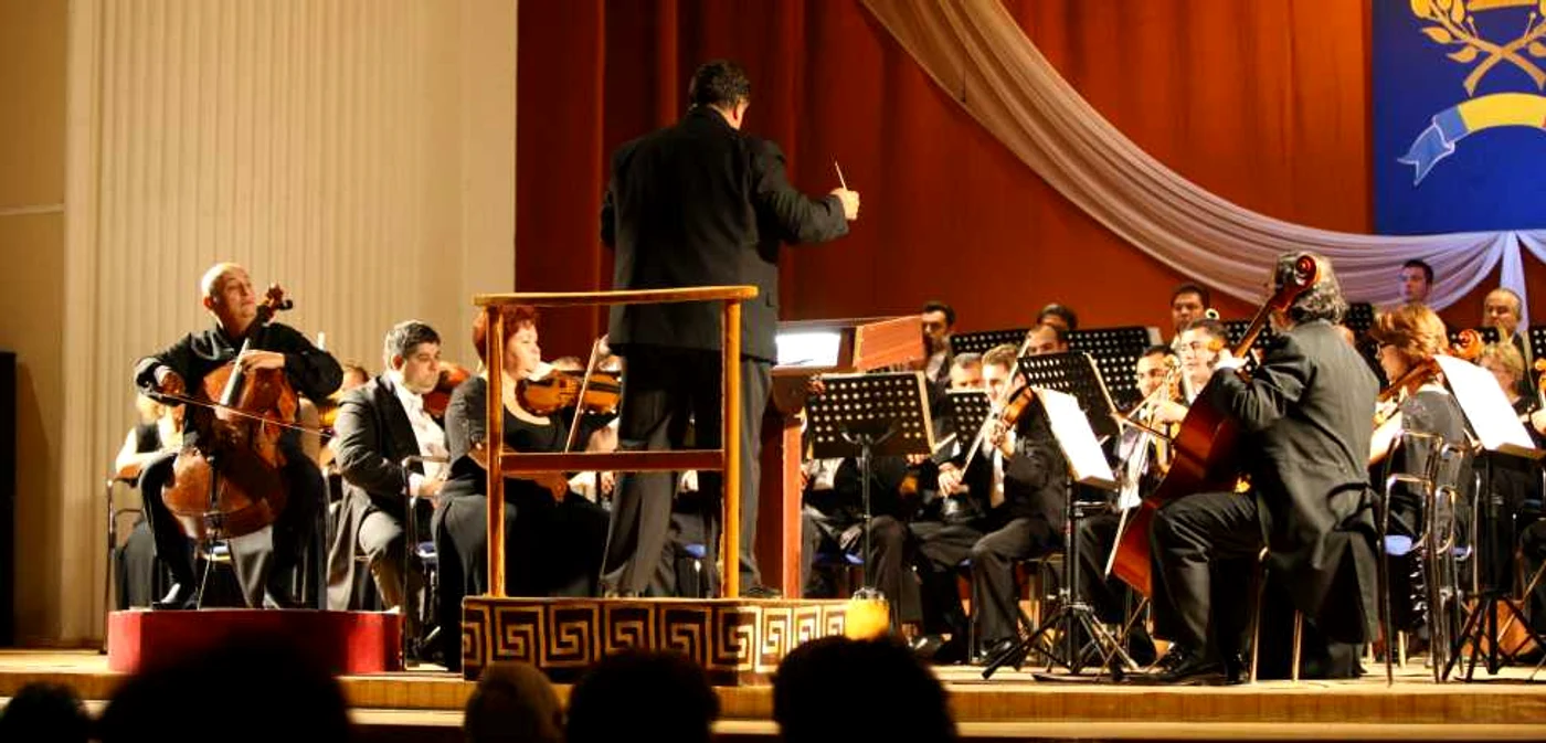 Iubitorii muzicii sunt aşteptaţi în număr cât mai mare la deschiderea stagiunii lirice
