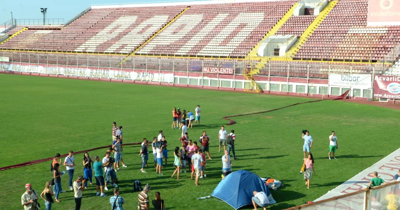 Suporterii lui Rapid au încetat greva foamei