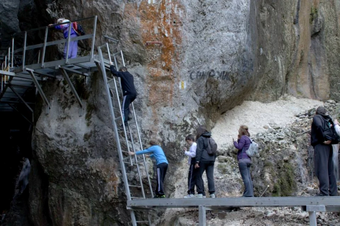 Canionul 7 Scări atrage mii de turişti în fiecare lună. FOTOFacebook