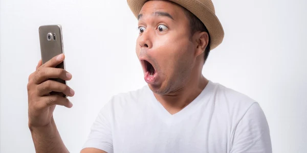 Smartphone expresie faciala uimire FOTO Shutterstock