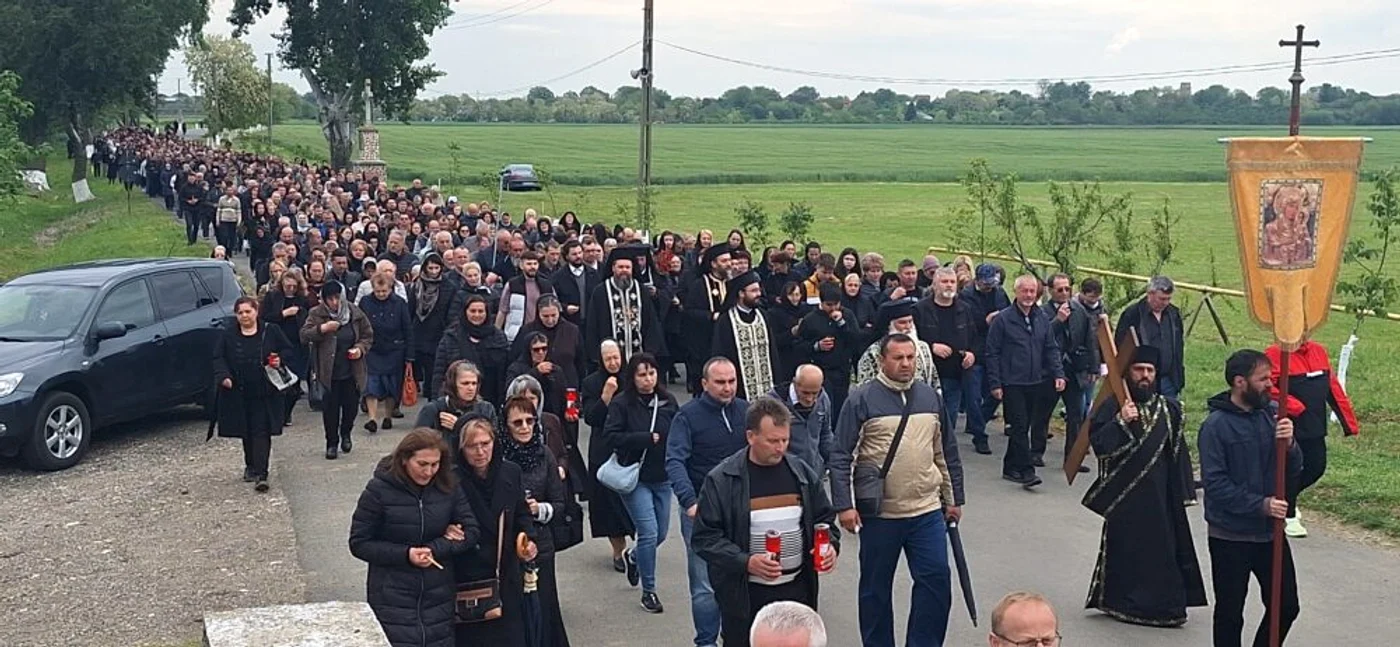 Procesiunea ,,Drumul Crucii”  FOTO Arhiepiscopia Aradului 