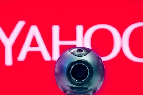 Yahoo le cere românilor să aleagă: reclame personalizate sau abonament de 13 lei pe lună
