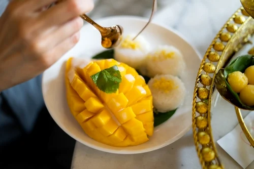 Orez lipicios cu mango, in topul celor mai delicioase deserturi din lume, foto shutterstock jpg