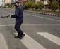 Nepalezii care încalcă carantina impusă sunt arestaţi cu un cleşte de oameni FOTO EPA-EFE / Narendra Shrestha