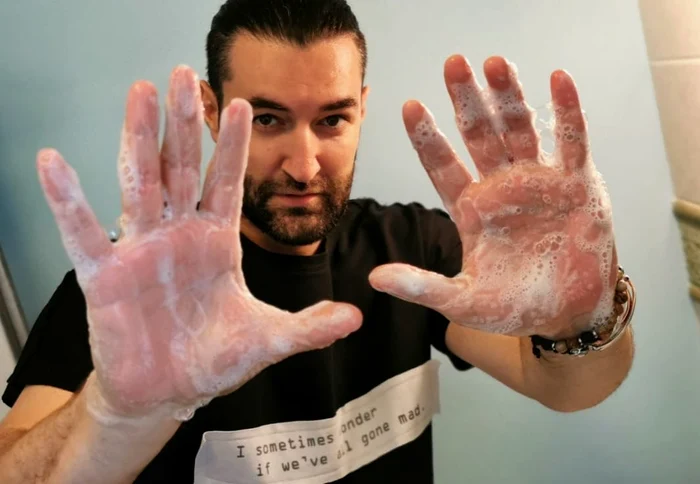 
    Smiley, Lucian Nagy și Șerban Cazan, de la aeroport direct în autoizolarefoto: arhivă personală  