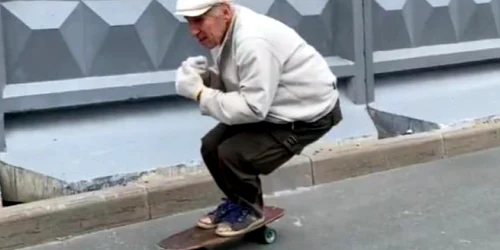 Un pensionar din Rusia a ajuns viral după ce a fost filmat mergând pe skateboard FOTO captură video Instagram