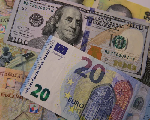 Euro dolari lei bancnote bani FOTO Shutterstock jpg