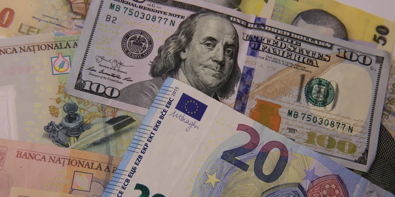 Euro dolari lei bancnote bani FOTO Shutterstock jpg