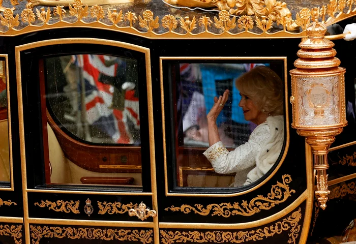 Regina Camilla a salutat mulțimea (Foto: GettyImages)