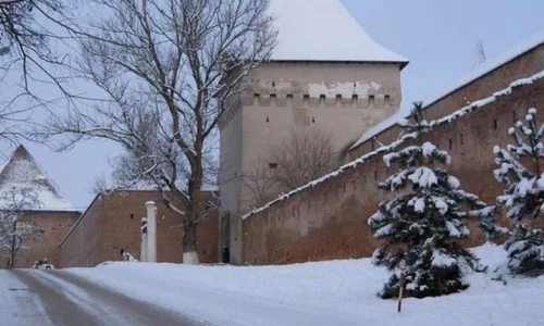 Atelier de prelucrare a bronzului din secolul al XV lea, descoperit în Cetatea din Târgu Mureş jpeg