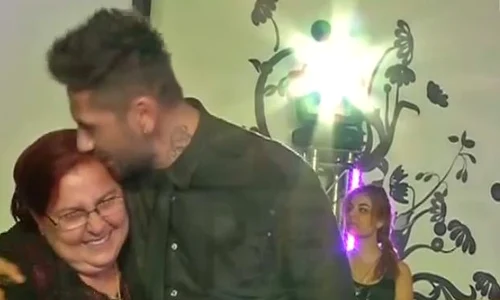 Connect R a plâns când Pepe a cântat melodia «Mama mea» jpeg