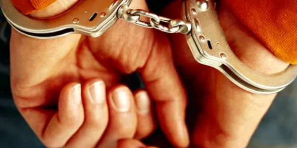 Cei trei bărbaţi s-au predat la secţia de poliţie din Topoloveni