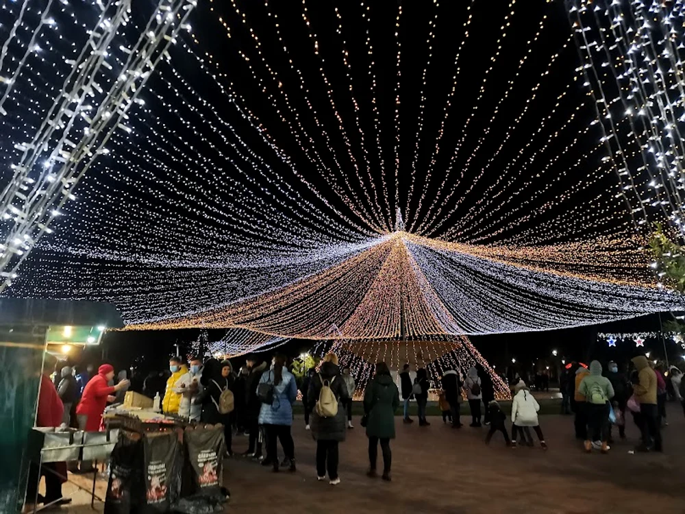 Aprinderea oficială a iluminatului de sărbători va avea loc în Grădina Publică FOTO: C.Mazilu 