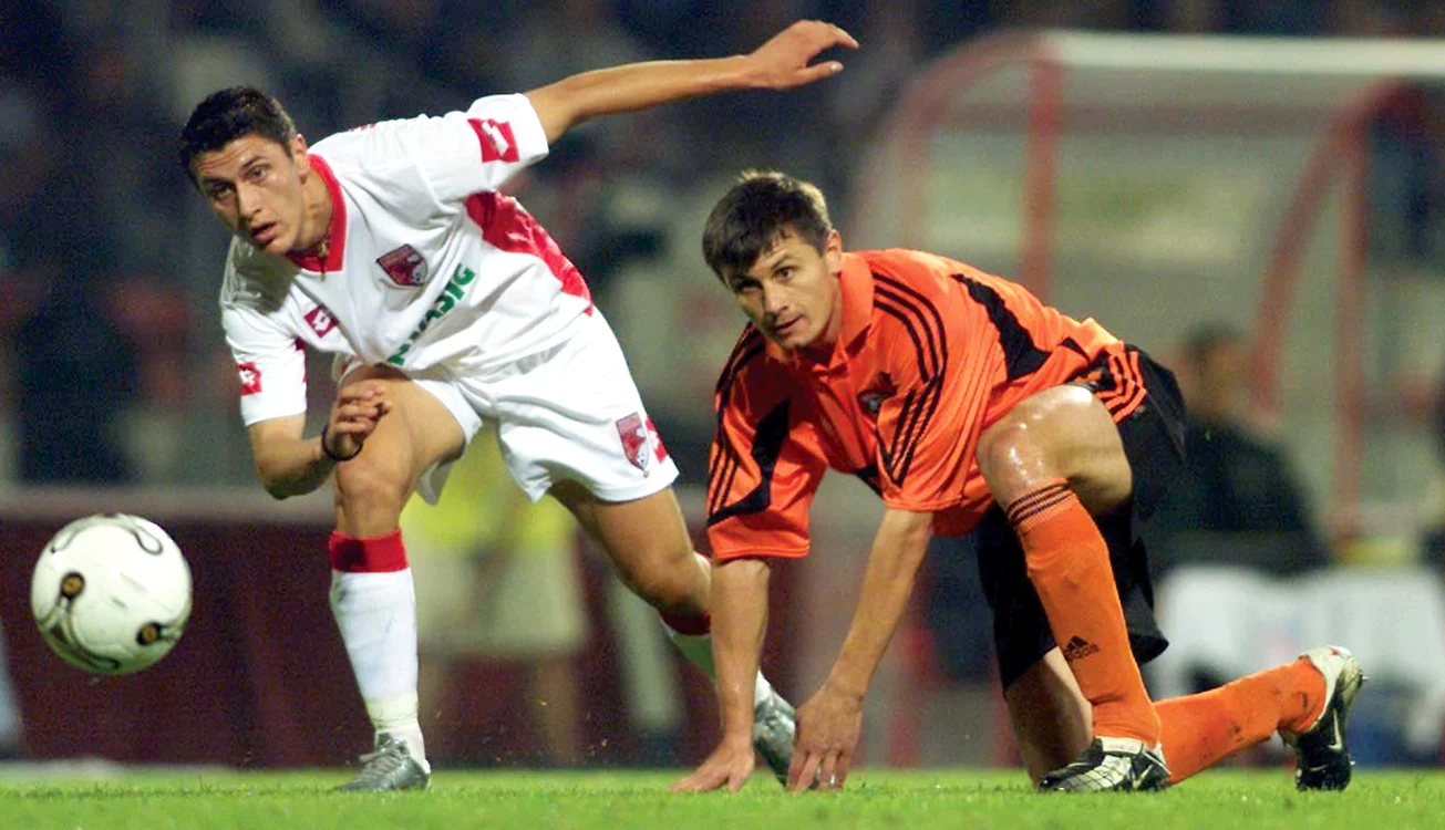 
    Ciprian Marica  nu a jucat decât la  Dinamo până acum  în liga 1, plecând apoi la Şahtior în 2004   