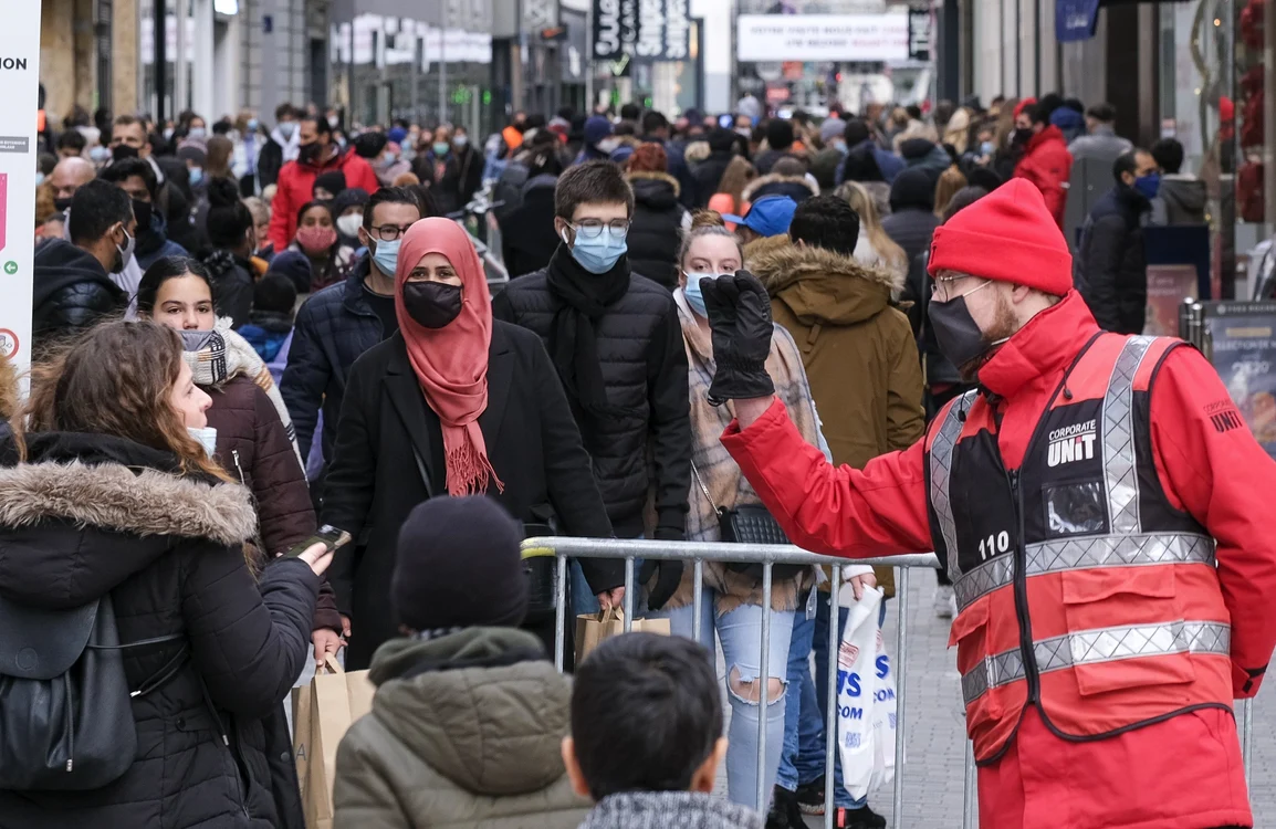 
    Purtarea măștii rămâne obligatorie pentru toți, fără excepții  