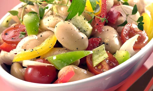 salata de fasole cu legume jpeg