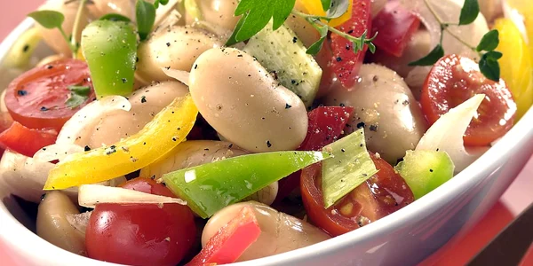 salata de fasole cu legume jpeg