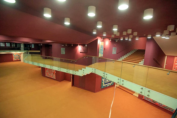 Aşa arată holul de la subsol al Sălii Atelier