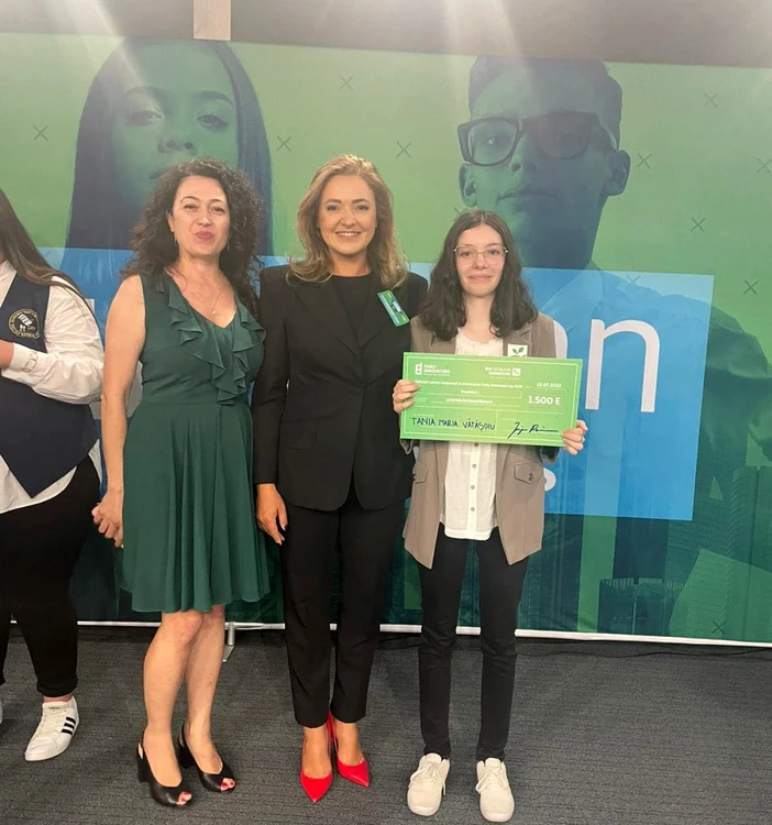 Tania Vătăşoiu a cucerit cu ideea sa juriul condus de Cristina Bâtlan FOTO: Facebook/Colegiul Naţional Radu Greceanu