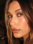 Hailey Bieber  sursa   Instagram jpg
