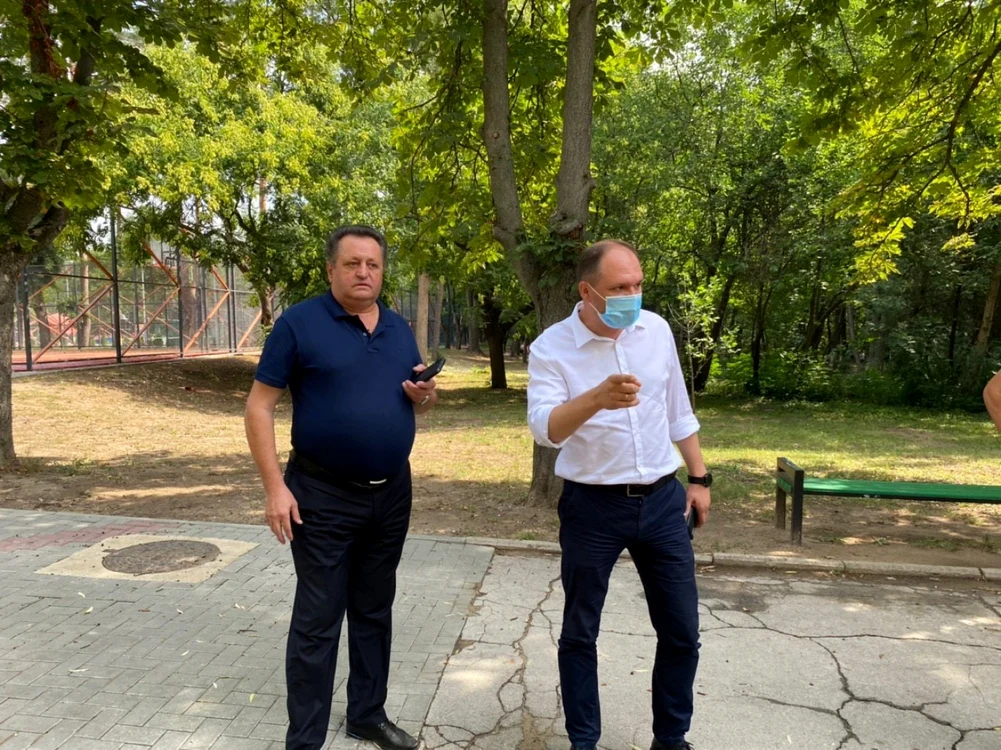 Primarul a menţionat că, dacă vor fi comise şi alte abateri de la lege, acesta riscă să fie demis.