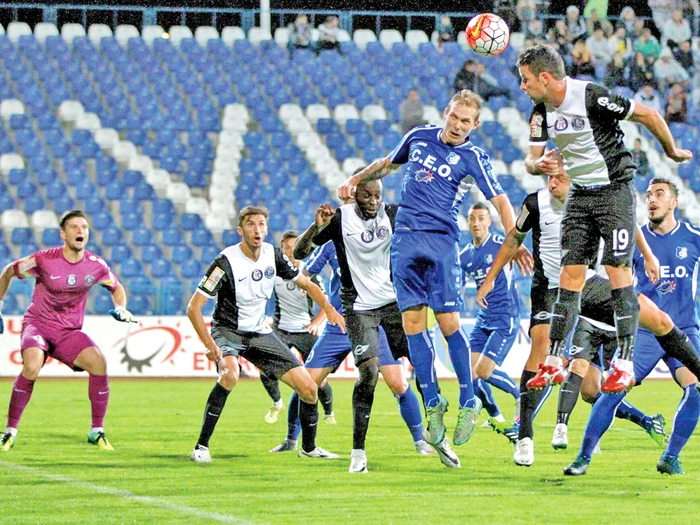 
    Viitorul a gafat în  apărare și asta  a costat-o un punct  cu Pandurii FOTO: Sportpictures.eu   