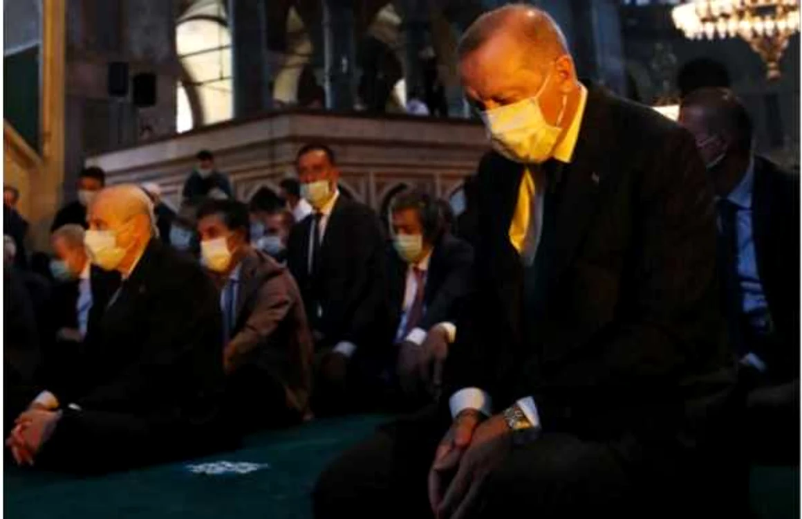 Recep Tayyip Erdogan rugandu-se in Sfanta Sofia FOTO EPA-EFE
