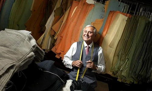 Povestea celui mai mare croitor în viaţă al Americii: „Haina nu doar că îl face pe om, dar îi poate salva viaţa” jpeg