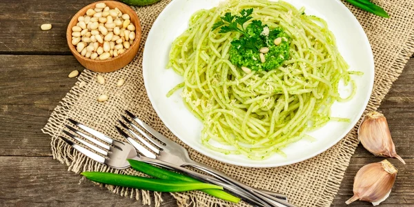 Paste cu pesto din leurdă Foto shutterstock 2251063897 jpg