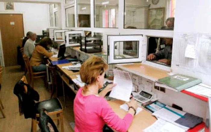 Guvernul pune tunurile pe primării
