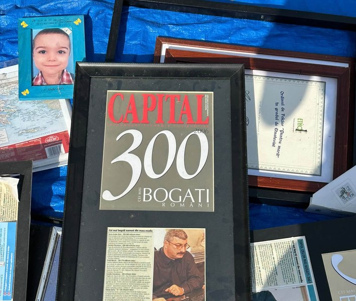Lucrurile lui Silviu Prigoană, scoase la vânzare într-un târg de vechituri. Printre ele, fotografii cu Adriana Bahmuțeanu