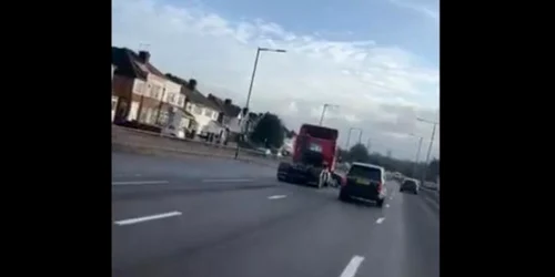 Masina impinsa pe un drum din Londra