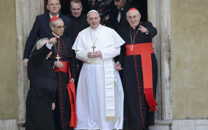 Papa Francisc, la ieşirea din Bazilica Sfânta Maria cea Mare din Roma FOTO Reuters