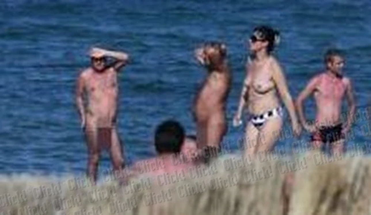 Nudisti pe litoralul romanesc (Foto: Alex Muscaliu)