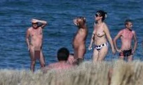 Nudisti pe litoralul romanesc (Foto: Alex Muscaliu) jpeg